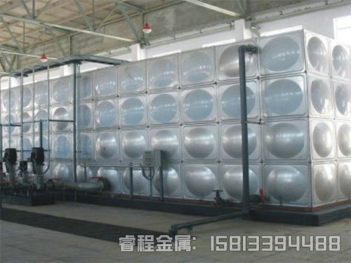 開(kāi)發(fā)區(qū)企業(yè)加速器1060噸不銹鋼水箱群